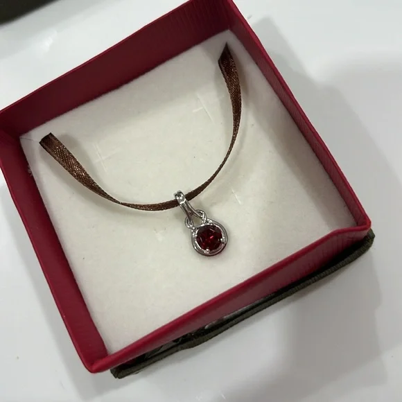ANGARA GARNET STONE PENDANT SET IN STERLING SILVER 925 STAMPED BRAND NEW - Picture 2 of 3